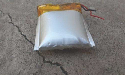 <b>鋰電池鼓包的原因，鋰電池包鼓包了還能用嗎?</b>