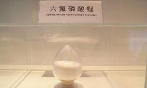 <b>鋰電池電解液需求量持續(xù)增長(zhǎng),原材料六氟磷酸鋰提價(jià)明顯</b>